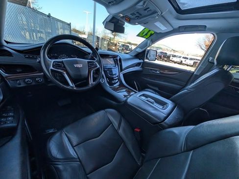 Used 2020 Cadillac Escalade Premium Luxury image 7