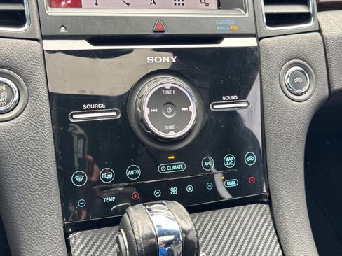 Used 2018 Ford Taurus Limited image 33