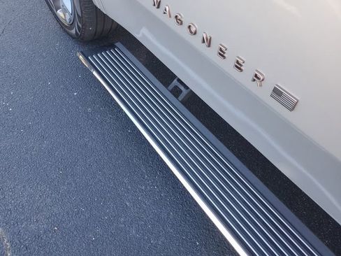 Used 2024 Jeep Grand Wagoneer Series III w/ HD Trailer Tow Package image 8