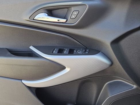 New 2026 Chevrolet Trax LS w/ LS Convenience Package FWD image 22