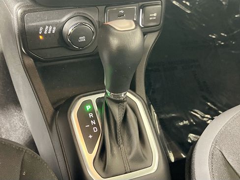 Used 2023 Jeep Renegade Latitude w/ Sun/Sound Group AWD/4WD image 17