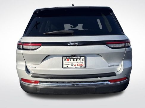 Used 2023 Jeep Grand Cherokee Limited image 4