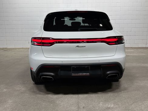 Certified 2022 Porsche Macan image 8