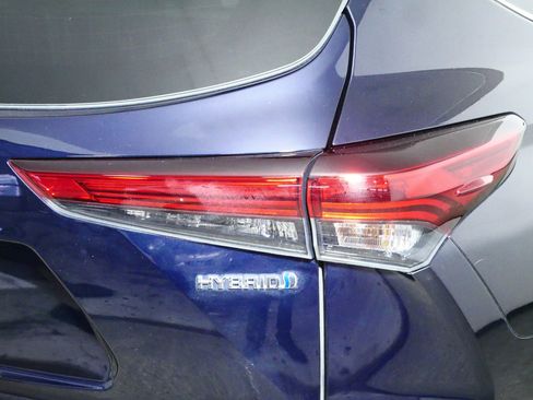 Used 2020 Toyota Highlander XLE image 17