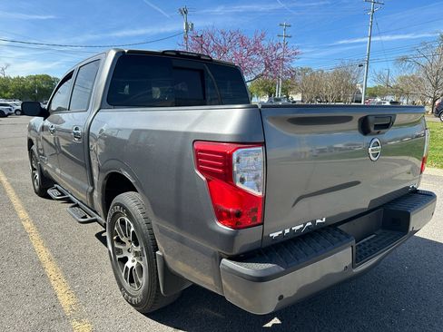 Used 2021 Nissan Titan SV w/ SV Convenience Package image 6