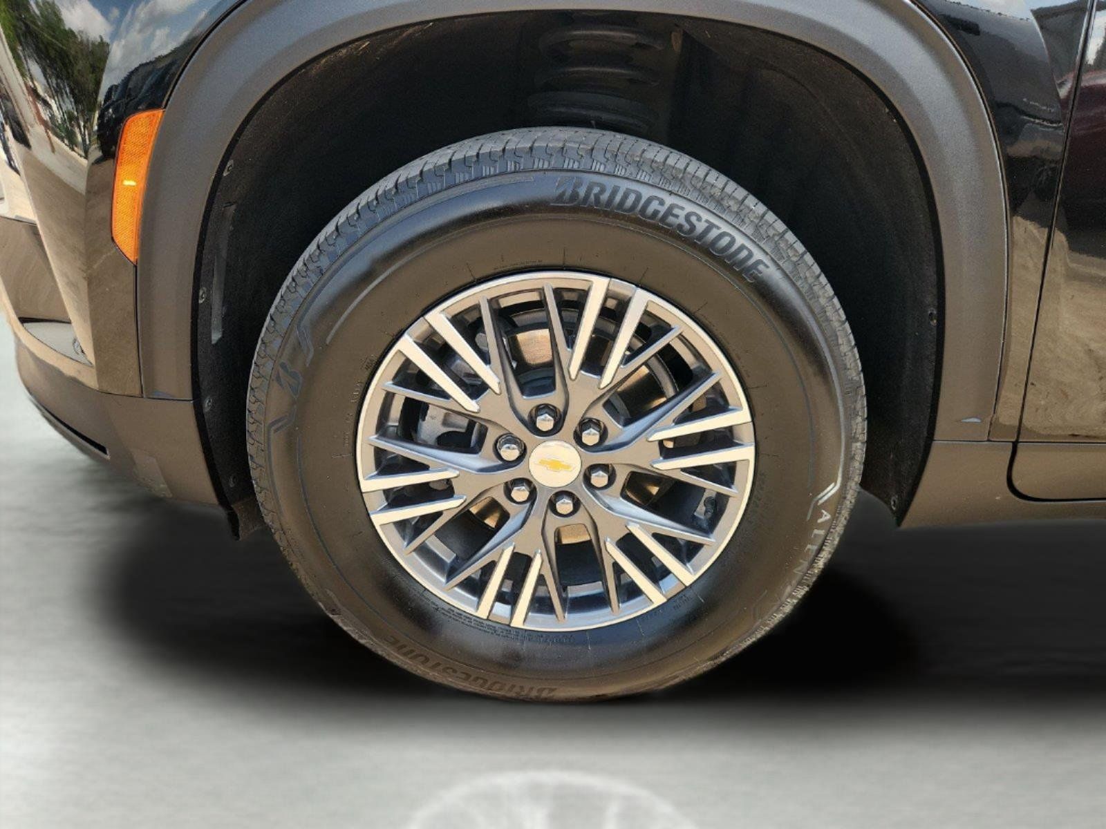 Certified 2025 Chevrolet Traverse LT FWD image 32