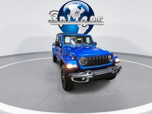 Used 2024 Jeep Gladiator Sport image 2