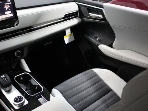 New 2025 Mitsubishi Outlander SE image 22