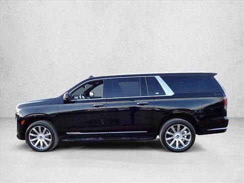 Used 2022 Cadillac Escalade ESV Premium Luxury image 2