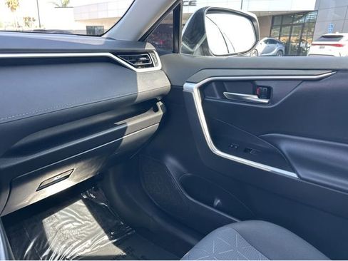 Used 2022 Toyota RAV4 XLE w/ Convenience Package AWD/4WD image 8