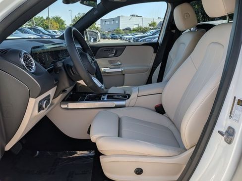 Used 2024 Mercedes-Benz GLB 250 4MATIC image 16