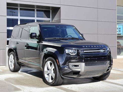 Used 2025 Land Rover Defender 110 X-Dynamic SE AWD/4WD image 3