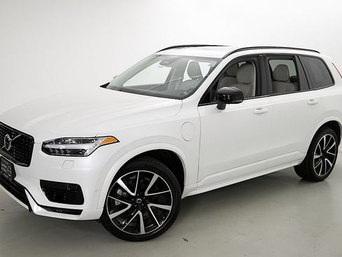 Certified 2023 Volvo XC90 T8 Plus w/ Protection Package Premier AWD/4WD image 3