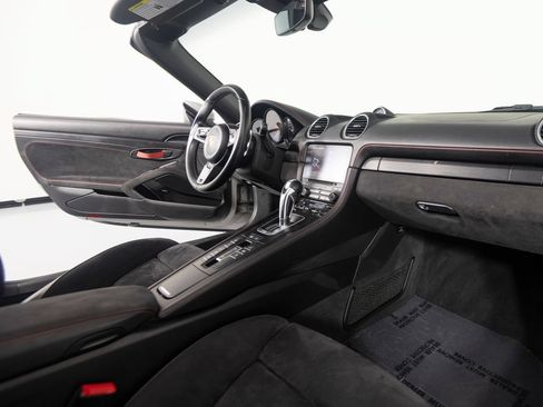 Certified 2021 Porsche 718 Boxster Spyder RWD image 33