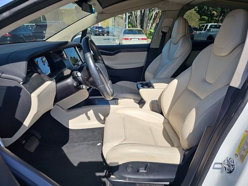 Used 2018 Tesla Model X 75D image 16