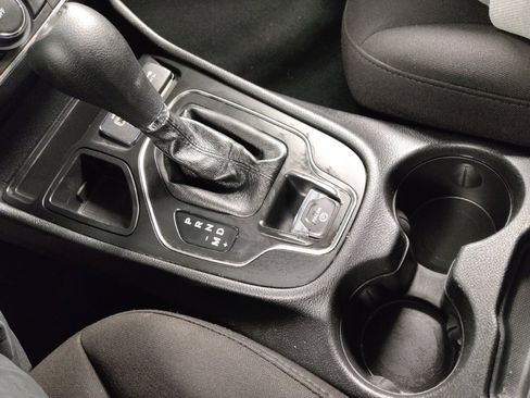 Used 2020 Jeep Cherokee Latitude FWD image 26