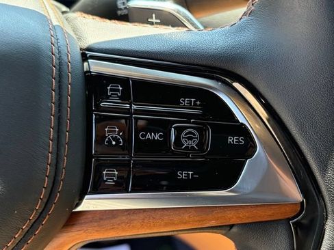 Used 2023 Jeep Grand Cherokee Summit AWD/4WD image 18
