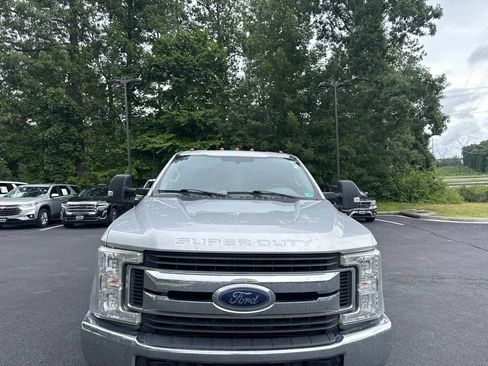 Used 2019 Ford F250 XL w/ STX Appearance Package AWD/4WD image 2