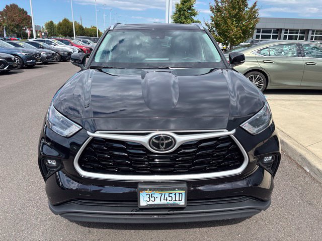 Used 2021 Toyota Highlander XLE AWD/4WD image 7