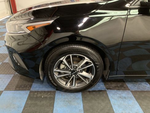 Used 2023 Kia Forte LXS image 10