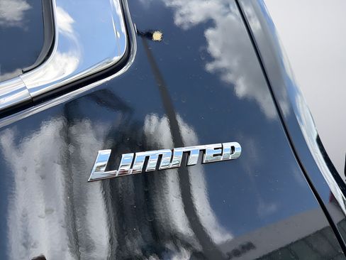 Used 2025 Toyota Tundra Limited AWD/4WD image 43