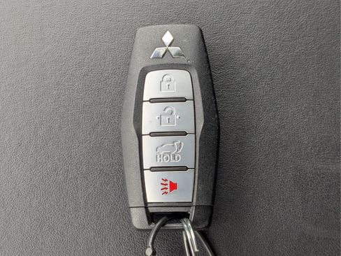 Used 2025 Mitsubishi Outlander SE FWD image 31