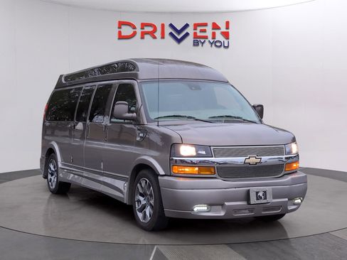 Used 2022 Chevrolet Express 2500 Extended w/ Enhanced Convenience Package image 8