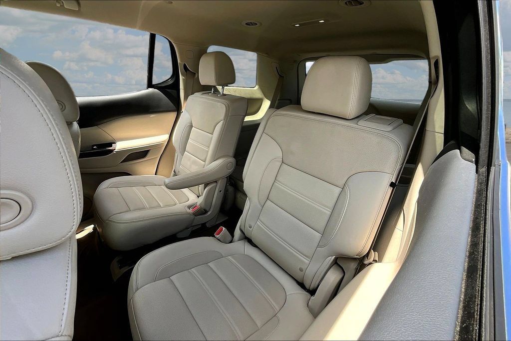 Used 2020 GMC Acadia Denali w/ Technology Package FWD image 22