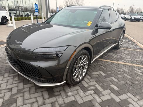 Used 2024 Genesis GV60 Advanced image 1