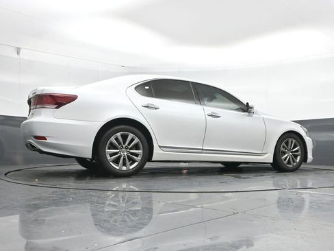 Used 2013 Lexus LS 460 AWD w/ Comfort Pkg image 27