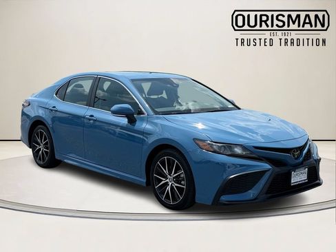 Used 2023 Toyota Camry SE FWD image 1