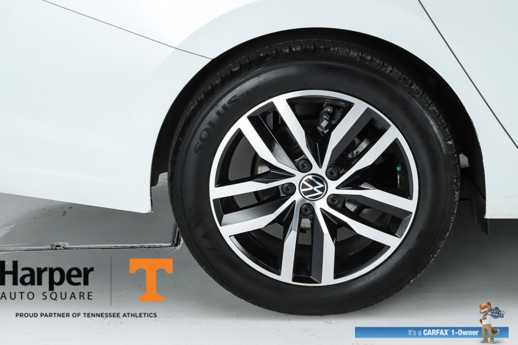 Used 2025 Volkswagen Jetta SE w/ Sunroof Package FWD image 13