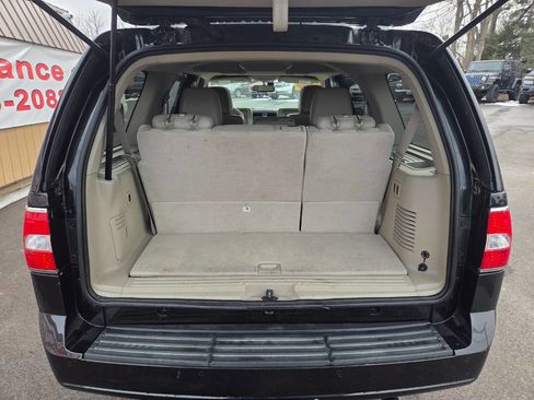 Used 2013 Lincoln Navigator 4WD image 8