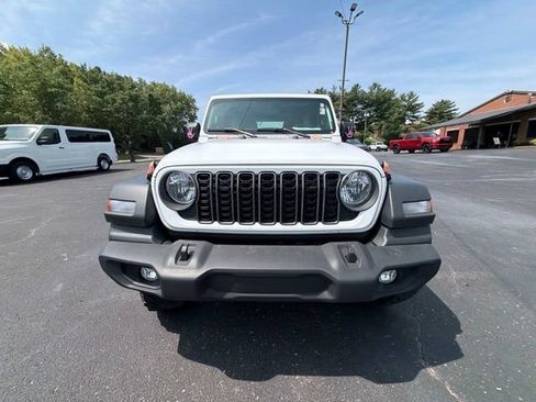 Used 2025 Jeep Wrangler Unlimited Sport AWD/4WD image 2