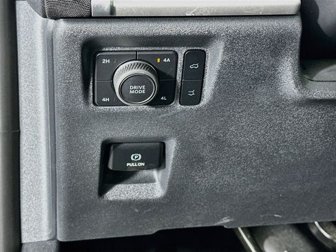Used 2025 Ford Expedition Active AWD/4WD image 17