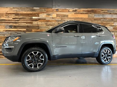 Used 2020 Jeep Compass Trailhawk AWD/4WD image 45
