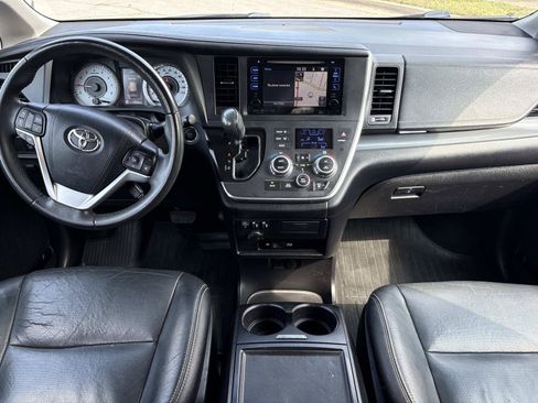Used 2017 Toyota Sienna SE Premium FWD image 31