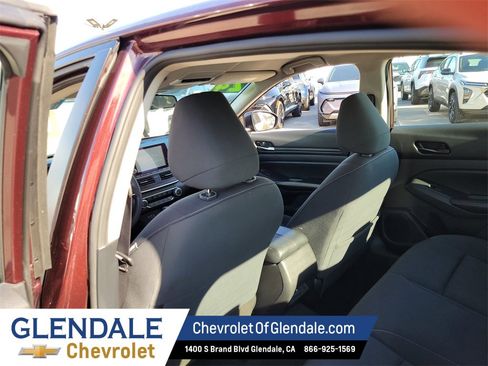 Used 2024 Nissan Altima 2.5 SV image 14