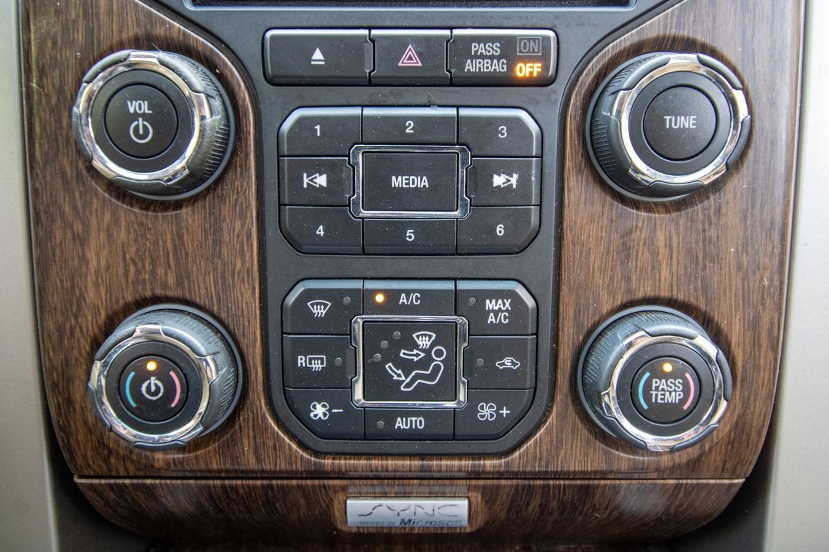 Used 2014 Ford F150 Lariat w/ Equipment Group 502A Luxury AWD/4WD image 29