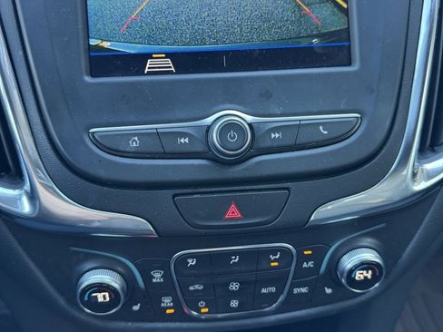 Used 2021 Chevrolet Equinox LT image 10