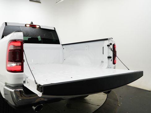 Used 2024 RAM 1500 Laramie AWD/4WD image 17