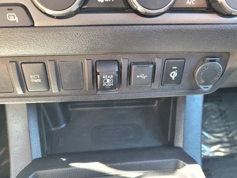 Certified 2021 Toyota Tacoma TRD Off-Road AWD/4WD image 29