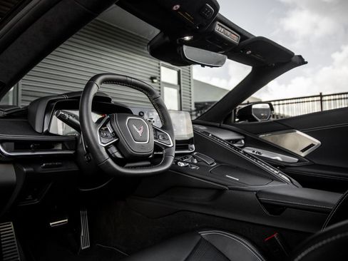 Used 2024 Chevrolet Corvette Stingray Premium Conv w/ Z51 Performance Package RWD image 22