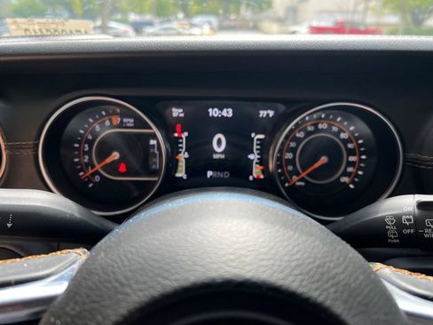 Used 2021 Jeep Wrangler Unlimited Sahara AWD/4WD image 33
