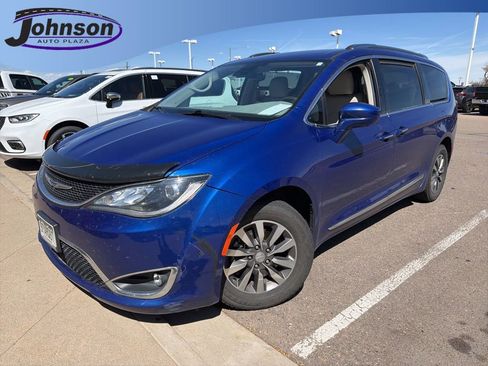 Used 2020 Chrysler Pacifica Touring-L Plus FWD image 1