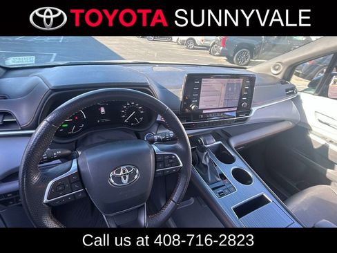 Used 2024 Toyota Sienna XSE w/ XSE Plus Package image 4