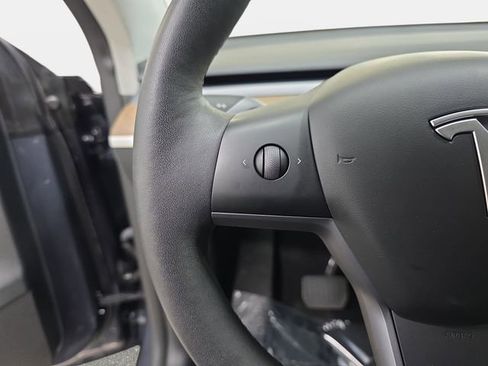 Used 2023 Tesla Model Y Long Range AWD/4WD image 17
