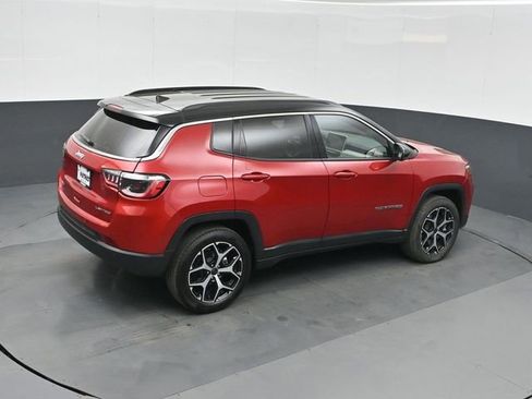 Used 2025 Jeep Compass Limited image 31