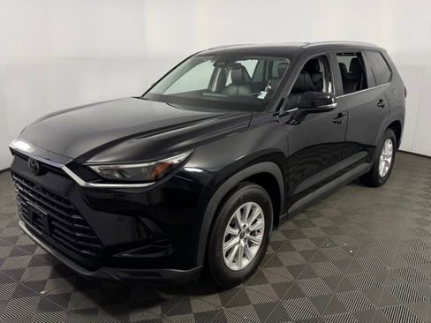 Used 2024 Toyota Grand Highlander XLE image 3