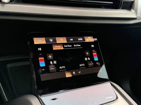 Used 2026 Cadillac Vistiq Luxury image 23